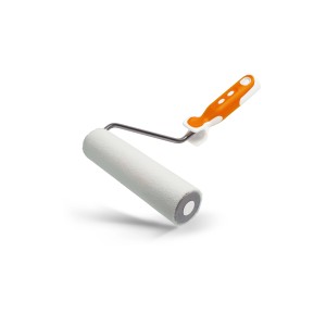 Rullo per pittura con manico arancione.