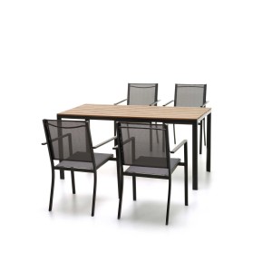 Set di mobili da giardino t.b.t. con tavolo e quattro sedie.