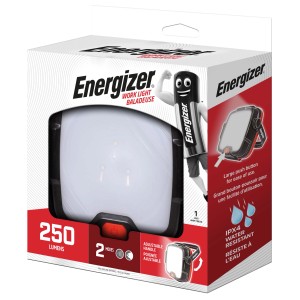 Confezione di una lampada da lavoro Energizer con 250 lumen e manico regolabile.