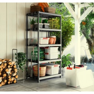 Scatola portaoggetti K-Latch M con coperchio su scaffale, uso versatile.