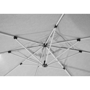 Dettaglio della struttura di un ombrellone. Accessorio per la protezione solare.