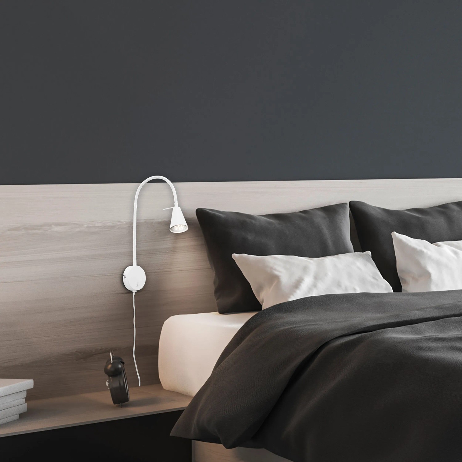 Lampada da comodino a LED bianca Briloner Tusa, orientabile, montata sul letto. Lampada da comodino con braccio flessibile.