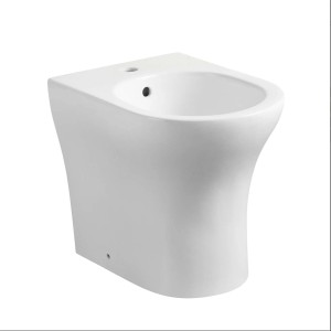 Bidet t.b.t. in ceramica bianca, vista frontale.