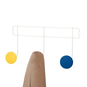 Appendiabiti da parete bianco con pomello giallo e blu, categoria appendiabiti e guardaroba.