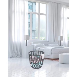 Sgabello da bagno Wenko Omio antracite usato come cesto biancheria in camera da letto.