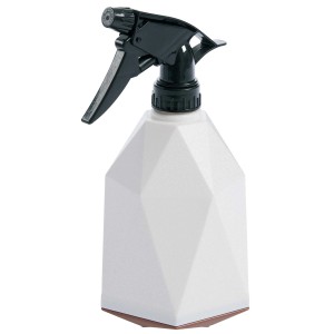 Spruzzino bianco con ugello nero per piante e accessori.