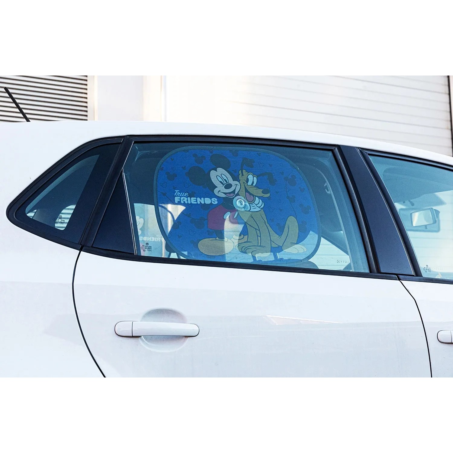Parasole auto con Mickey Mouse e Pluto per finestrini auto. Accessorio interno auto.