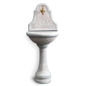Fontana da giardino grigia con rubinetto in ottone per uso esterno.