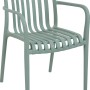 Sedia impilabile Merrydale verde in plastica con braccioli per giardino o terrazza.
