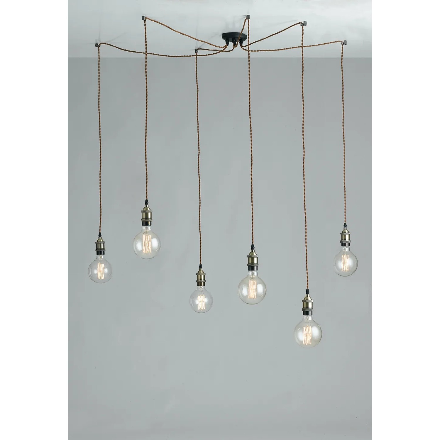 Plafoniera Luce Design Groove color rame con sei lampadine.