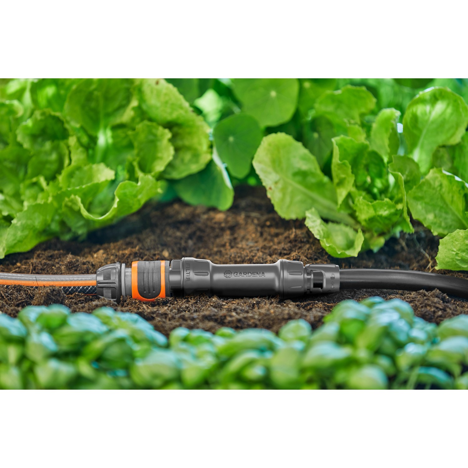 Gardena Basisgerät 1000 per Micro-Drip-System con tubi di collegamento in giardino.