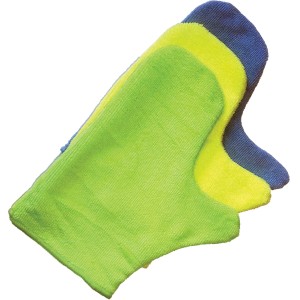 Tre guanti per uso domestico in microfibra colorati (blu, giallo, verde).