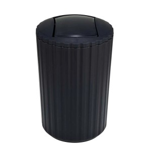 Cestino da bagno nero con coperchio basculante, design a coste.