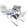 Set di mobili da giardino bianchi con tavolo, divanetto e due sedie per esterni.