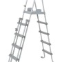 Scala per piscina t.b.t. grigia con quattro gradini e corrimano per entrata e uscita sicura.
