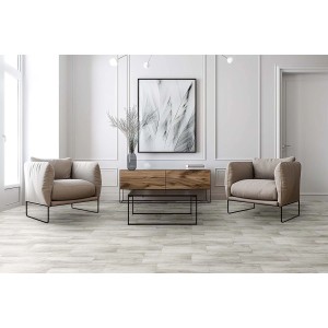 Stanza luminosa con piastrelle per pavimenti, due poltrone e credenza. Piastrelle per pavimenti.