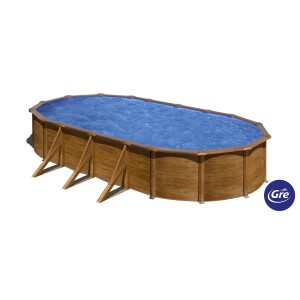 Gre Pool Pacific Ovale, effetto legno, 730x375x120 cm. Piscina fuori terra ovale con acqua blu e rivestimento in legno.