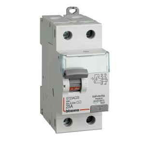 Interruttore differenziale (salvavita) di t.b.t., protezione contro le scosse elettriche.
