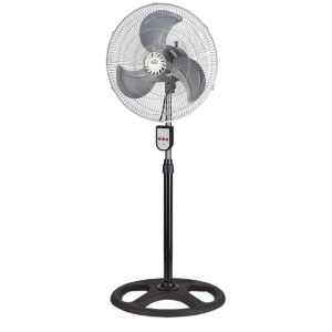 Ventilatore a piantana con tre pale e pannello di controllo sul supporto.
