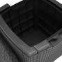 Box contenitore per mobili da giardino in rattan nero aperta per riporre utensili da giardino.