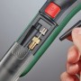 Pompa ad aria a batteria Bosch Easy Pump con adattatore nel vano portaoggetti.