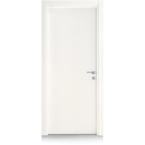 Porta interna bianca con maniglia argentata. Porta per interni.