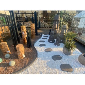 Decorazioni da giardino: figure Tiki, sculture Moai e decorazioni di cactus nel negozio online OBI.