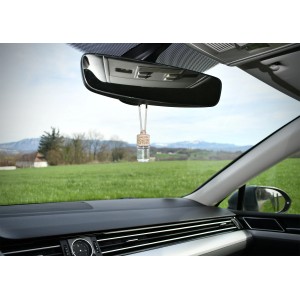 t.b.t. Profumatore per auto appeso allo specchietto retrovisore.