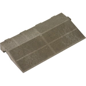 Lastra per pavimentazione esterna t.b.t. grigia con superficie rigata.