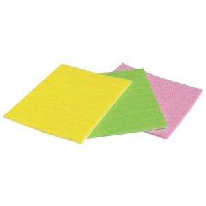 Tre panni per la pulizia colorati (giallo, verde, rosa) per la pulizia della casa.