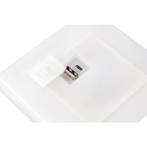 Dettaglio delle porte USB di una lampada solare t.b.t.