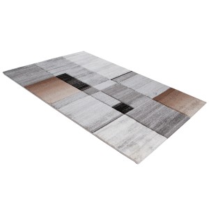 Tappeto moderno con motivo geometrico nei toni del grigio, beige e nero.