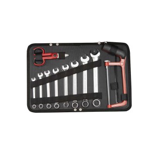 Set t.b.t. con diverse chiavi e utensili in una borsa nera.