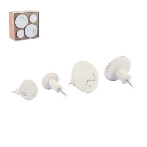 Set di quattro appendiabiti t.b.t. bianchi con effetto marmo.