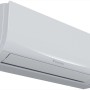 Condizionatore Daikin bianco per montaggio a parete.
