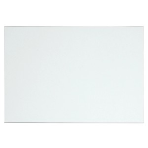 Ripiano in vetro trasparente per vetrine, ideale per esporre oggetti.