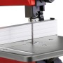 Dettaglio della sega a nastro Einhell TC-SB 200/1 con lama e tavolo.