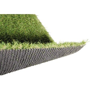 Primo piano di erba sintetica t.b.t. con fibre verdi e supporto nero.