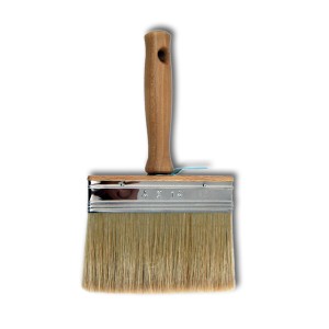 Pennello t.b.t. con manico in legno per applicazione di vernice.