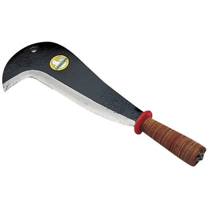 t.b.t. Attrezzo da taglio con lama curva e manico in legno.