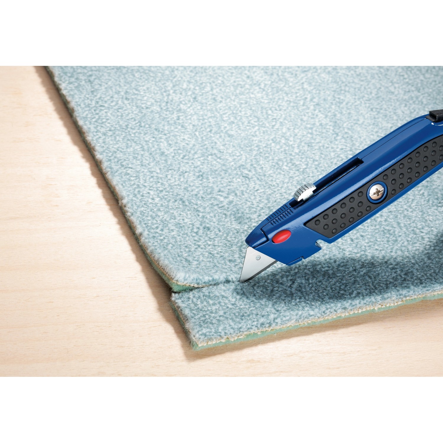 Cutter multiuso LUX Classic taglia moquette. Coltello artigianale con manico blu e lama trapezoidale.