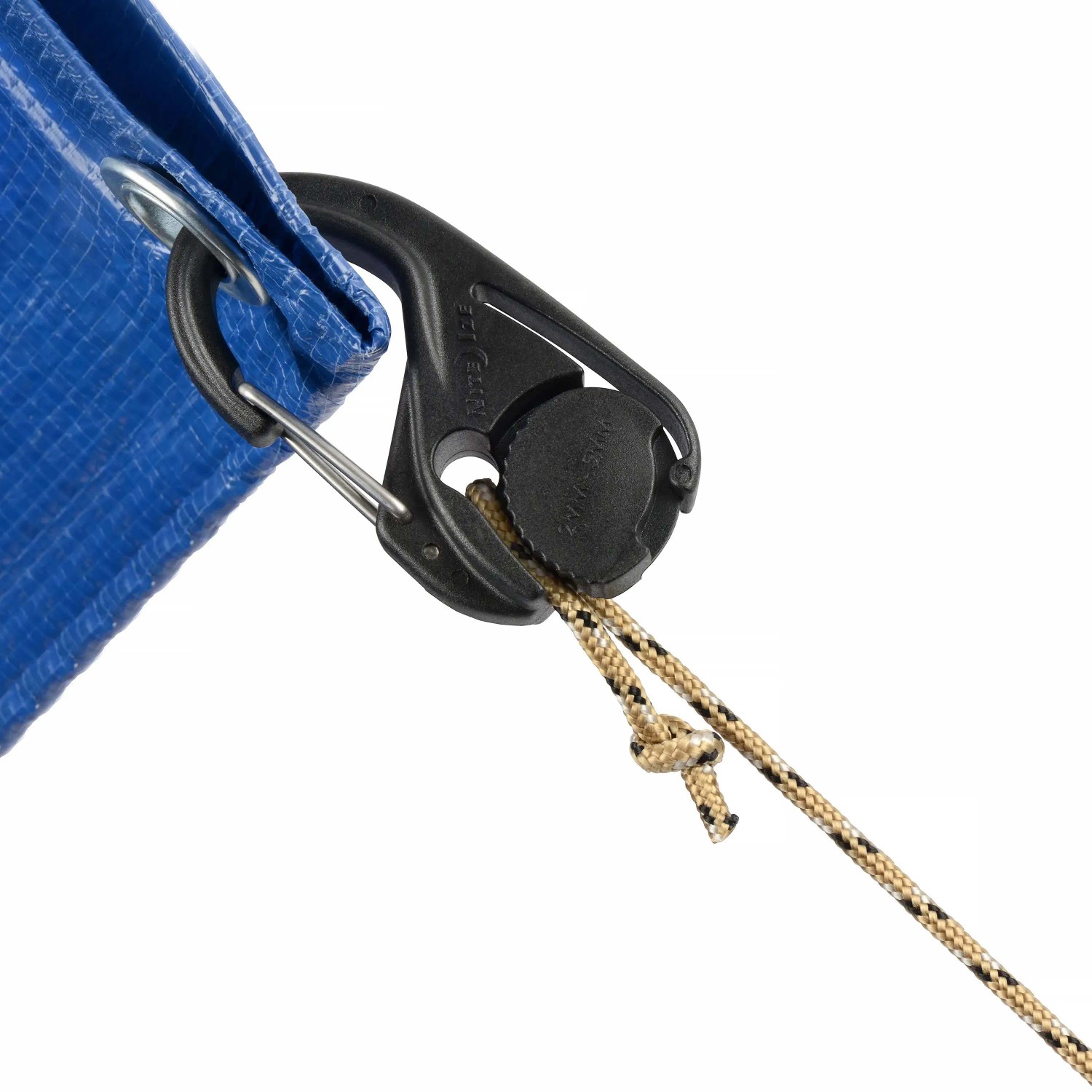 Dettaglio di un tenditore t.b.t. con corda fissata a un telo blu.