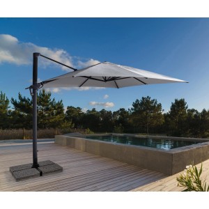 Ombrellone a braccio Bizzotto INES, 300x300 cm, antracite-grigio chiaro, con manovella, che copre una terrazza con piscina.