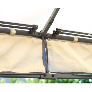 Dettaglio della struttura del gazebo t.b.t. con pannelli laterali beige.