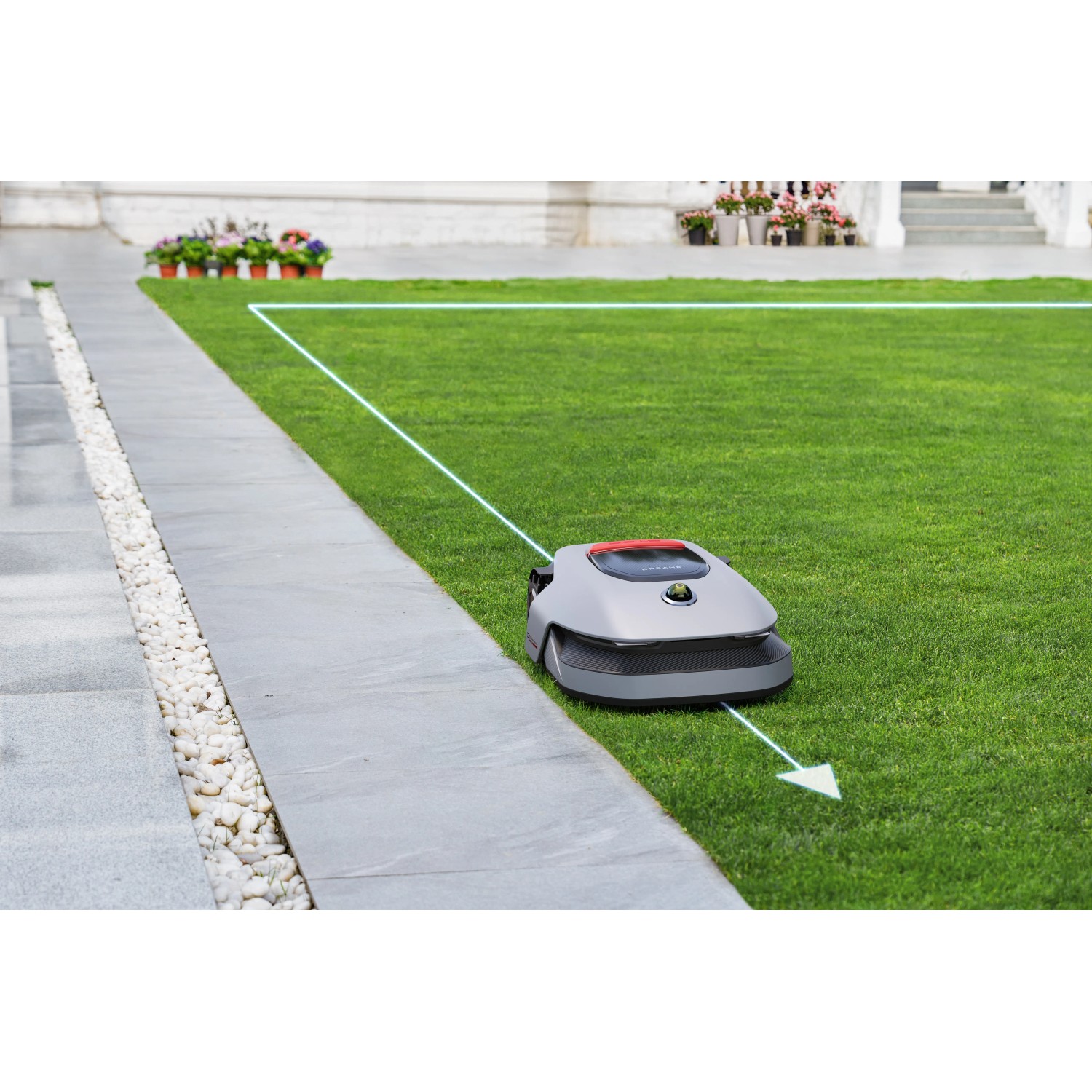 Robot tagliaerba Dreame A1 Pro su prato con linea di confine.