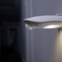 Lampada da parete per esterni Ledvance DoorLED Down argento con sensore di movimento.
