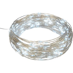 Catena luminosa da esterno argentata arrotolata con piccoli LED bianchi.