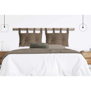 Letto con cuscini t.b.t. marroni e attacco imbottito per testiera.