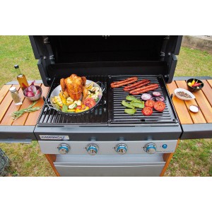 Girarrosto per pollo Campingaz su grill: pollo, verdure, salsicce. Utensile per barbecue a gas.