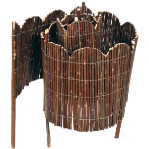 Supporto decorativo per piante rampicanti in rami naturali per il giardino.